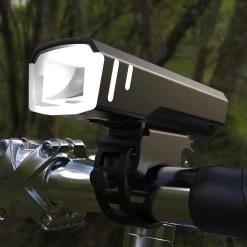 Trustic EVO | Fietsverlichting | Oplaadbaar | Fietslamp | Verschillende Standen | Licht Sensor | Waterbestendig | Set -Fietsenwinkel 1200x1200 300