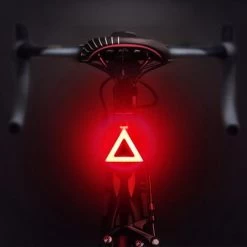 DESO® Fietslicht Achterlicht LED USB Oplaadbaar Helder Super Fel Driehoek - Achterlicht Voor Racefiets En MTB – Herkenningslicht