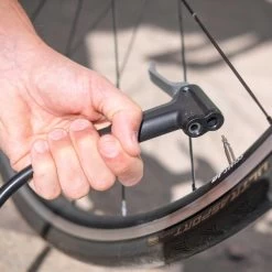 BBB Cycling AirBoost Fietspomp Met Drukmeter - Fiets Pomp Racefiets En Mountainbike - Vloerpomp 9 Bar - BFP-21 - Geel -Fietsenwinkel 1200x1200 631