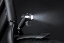 AXA Nox Sport 12 Lux - Fietslamp Voorlicht - LED Koplamp - Fietsverlichting Op Batterij - Auto/Off - Zwart -Fietsenwinkel 1200x799 4
