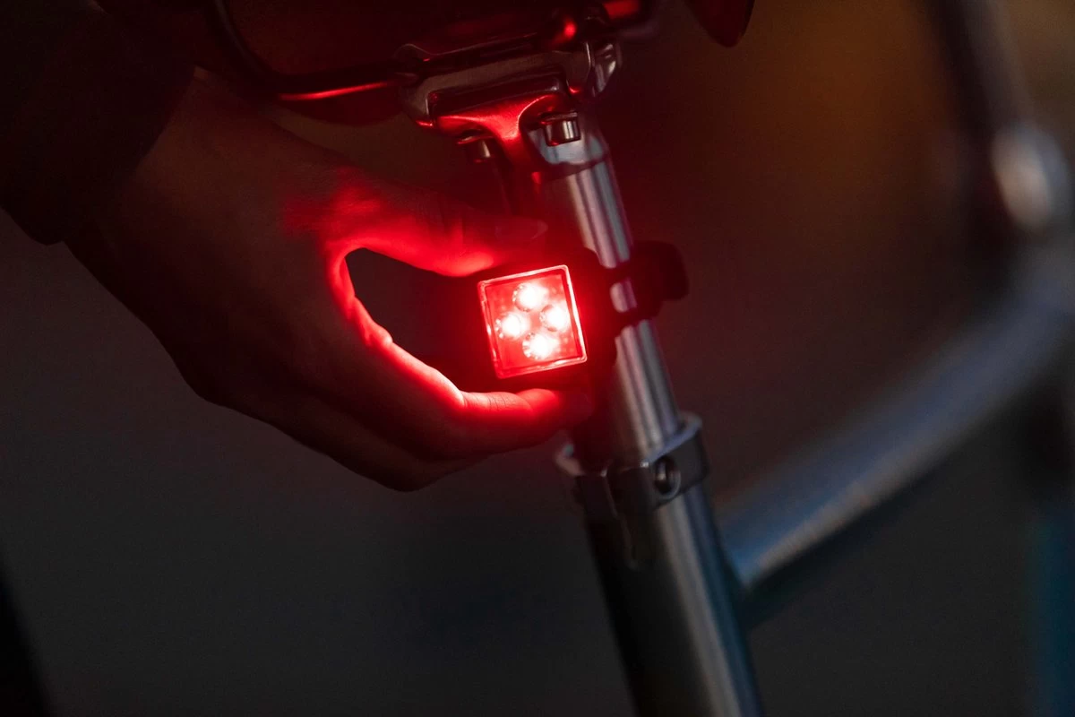 AXA Niteline T4R LED Fietslampjes Voor En Achter - Fietsverlichting USB Oplaadbaar 4 AXA Niteline T4R LED Fietslampjes Voor En Achter - Fietsverlichting USB Oplaadbaar - Afbeelding 2