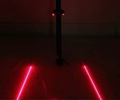 Fiets Achterlicht - LED Licht Met Laser - Fiets Lamp - Waterdicht - Racefiets Verlichting - Inclusief Batterijen - Rheme -Fietsenwinkel 1200x997 5