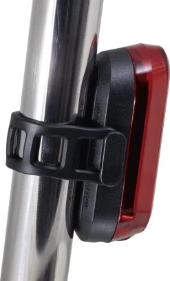 Sigma Sport AURA 30 Fietsverlichting Set - Led Koplamp 30 Lux - CURVE Achterlicht - Inclusief Batterijen -Fietsenwinkel 724x1200