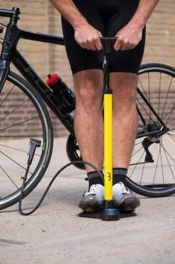 BBB Cycling AirBoost Fietspomp Met Drukmeter - Fiets Pomp Racefiets En Mountainbike - Vloerpomp 9 Bar - BFP-21 - Geel -Fietsenwinkel 800x1200 53